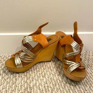 Tan/silver wedges